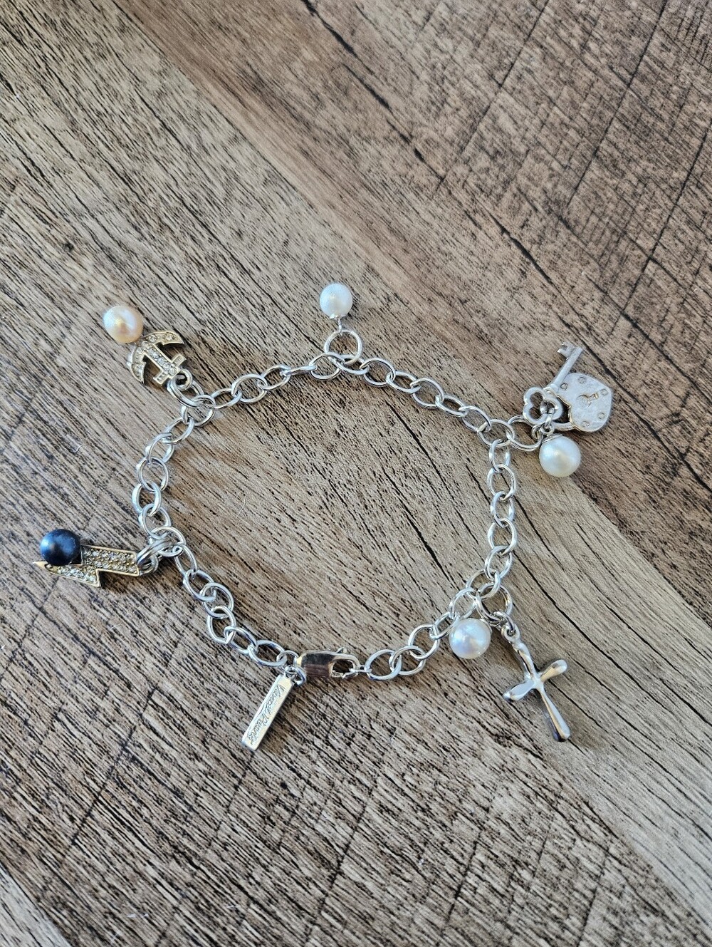 Vantel Pearls Silver .925 Charm Bracelet with White and Blue Pearls